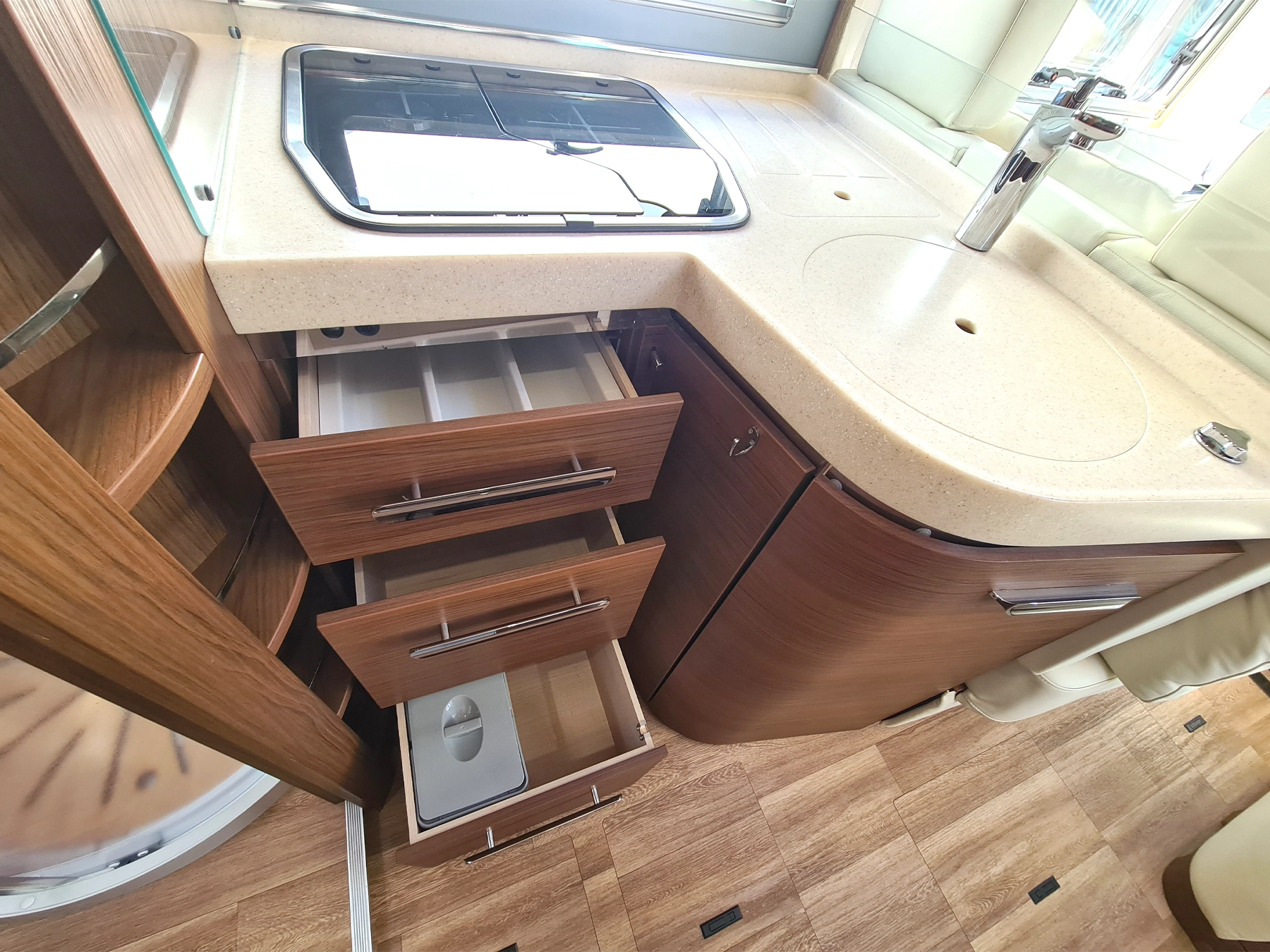 Niesman Arto 77e Used Motorhome 9389 - Kitchen Drawers