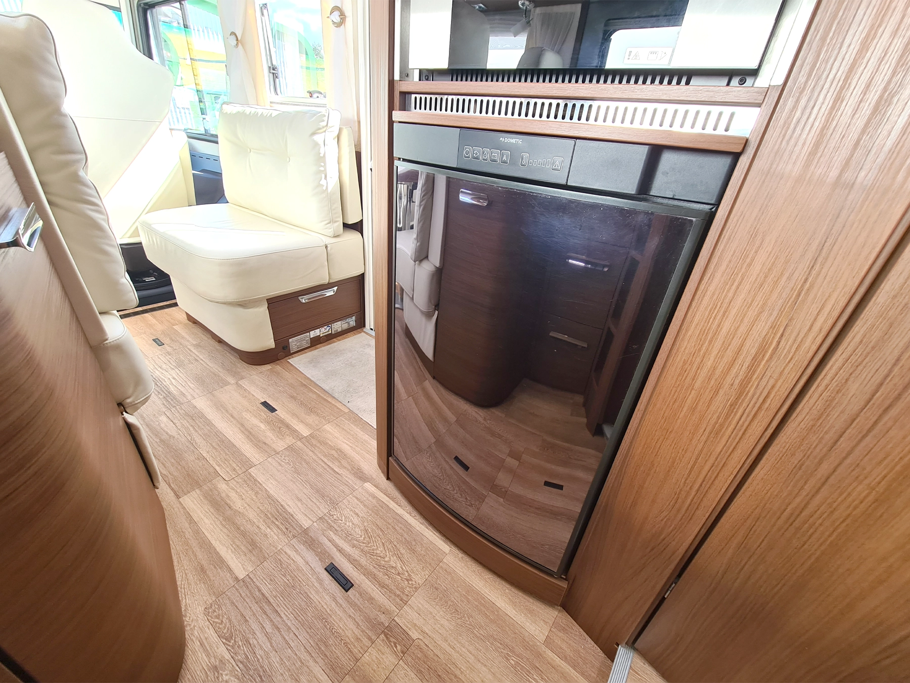 Niesman Arto 77e Used Motorhome 9389 - Kitchen Fridge Freezer