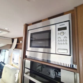 Niesman Arto 77e Used Motorhome 9389 - Kitchen Microwave