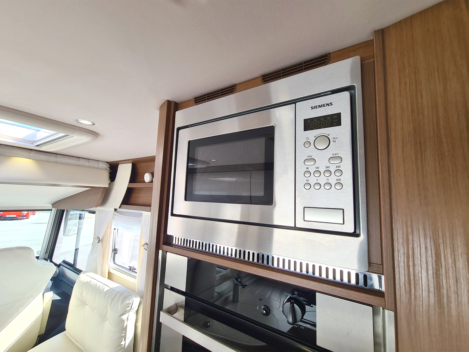 Niesman Arto 77e Used Motorhome 9389 - Kitchen Microwave