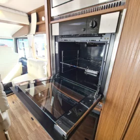 Niesman Arto 77e Used Motorhome 9389 - Kitchen Oven Detail