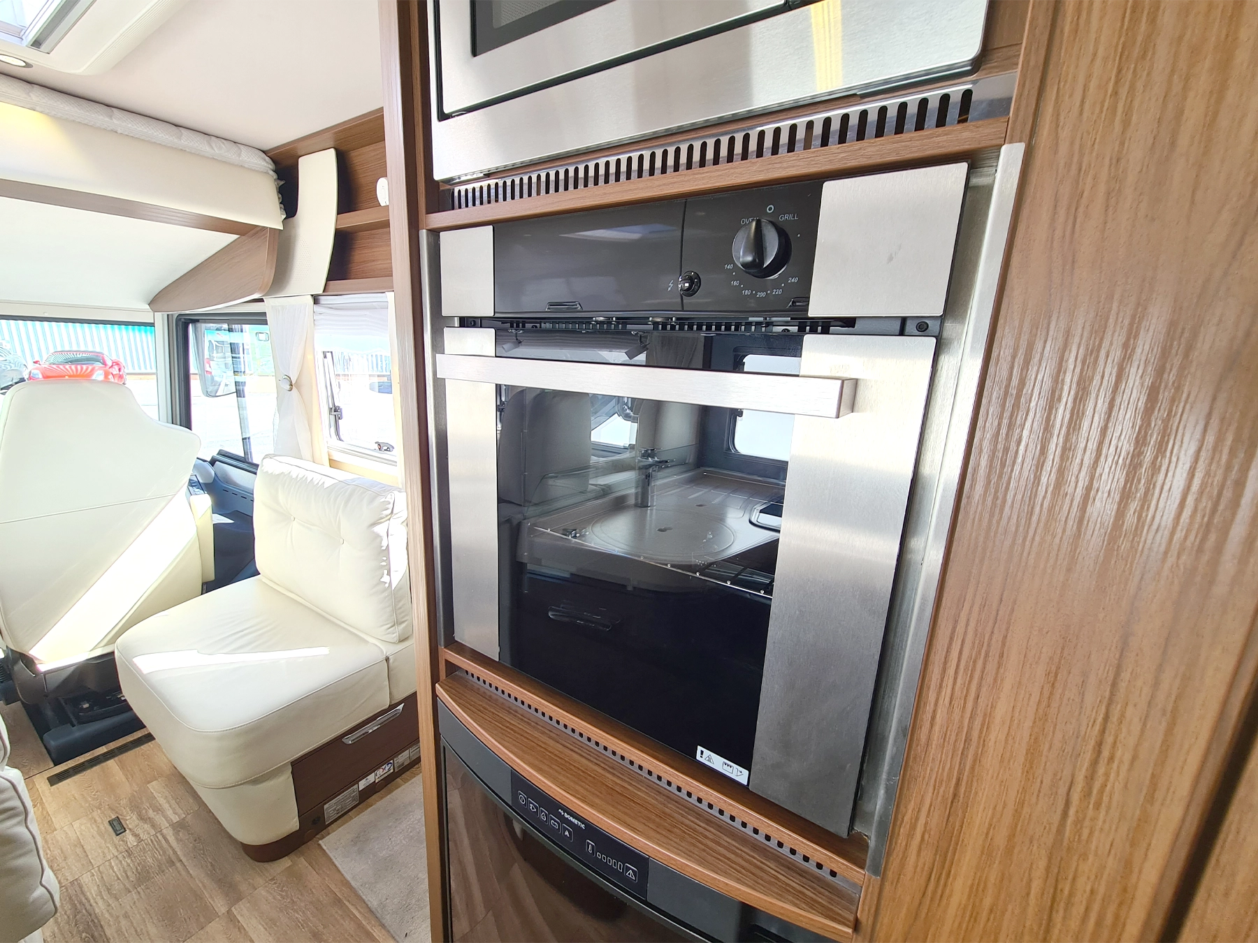 Niesman Arto 77e Used Motorhome 9389 - Kitchen Oven