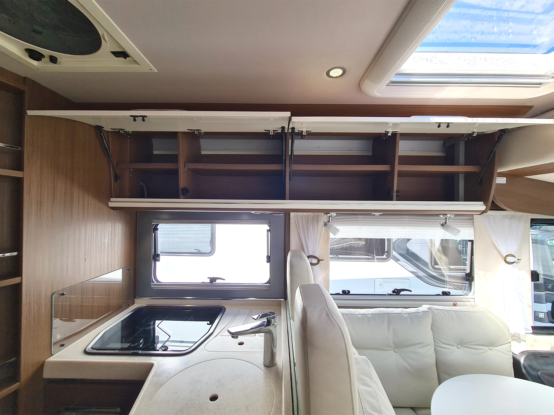 Niesman Arto 77e Used Motorhome 9389 - Kitchen Storage