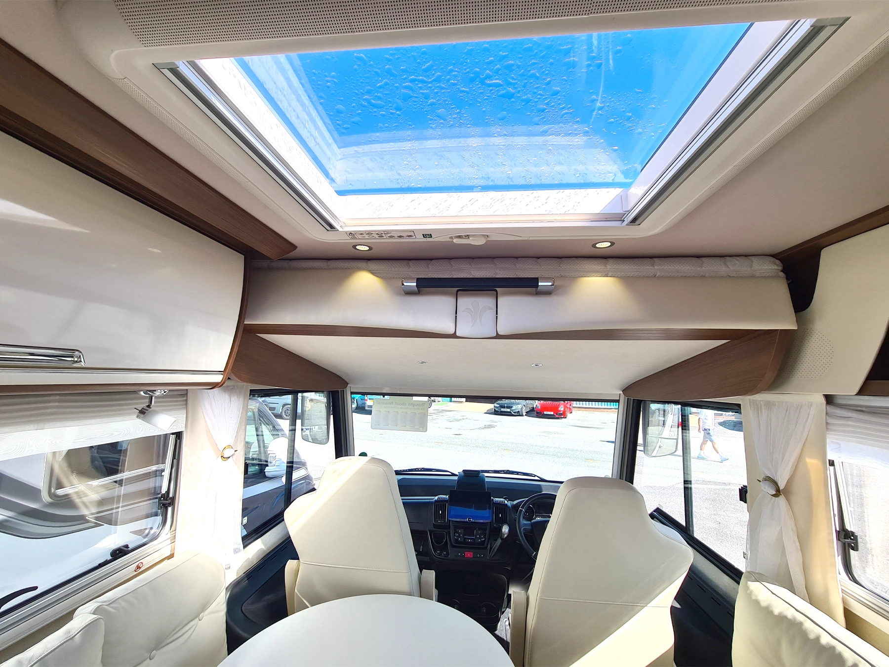 Niesman Arto 77e Used Motorhome 9389 - Lounge Skylight
