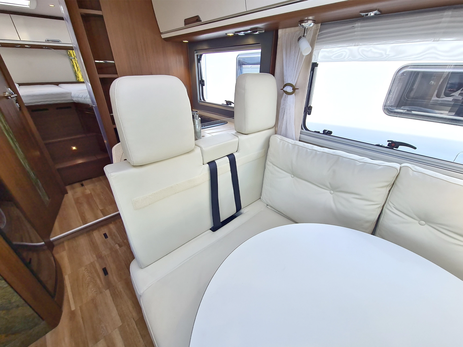 Niesman Arto 77e Used Motorhome 9389 - Lounge Travel Seats