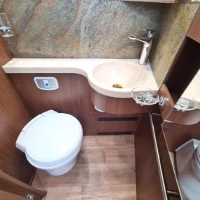 Niesman Arto 77e Used Motorhome 9389 - Washroom In