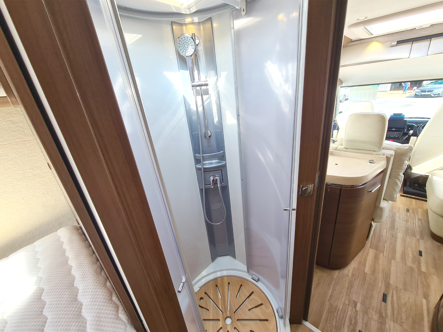 Niesman Arto 77e Used Motorhome 9389 - Washroom Shower