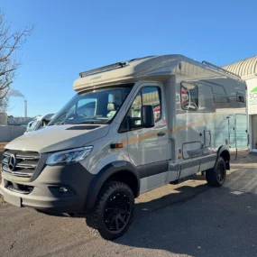 Hymer ML-T 580 Crosstrail 4x4 Exterior Right Front Side