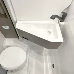 Burstner B66 600 C Pop-Top B66 Bathroom