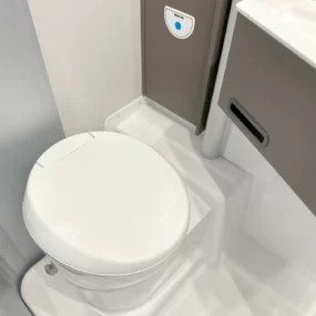 Burstner B66 600 C Pop-Top B66 Bathroom Toilet