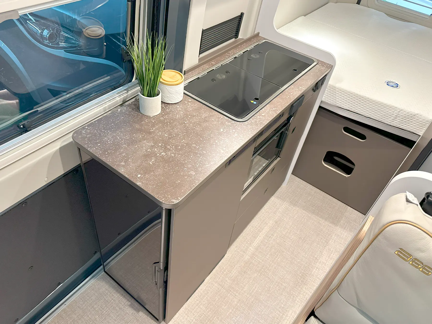 Burstner B66 600 C Pop-Top B66 Kitchen