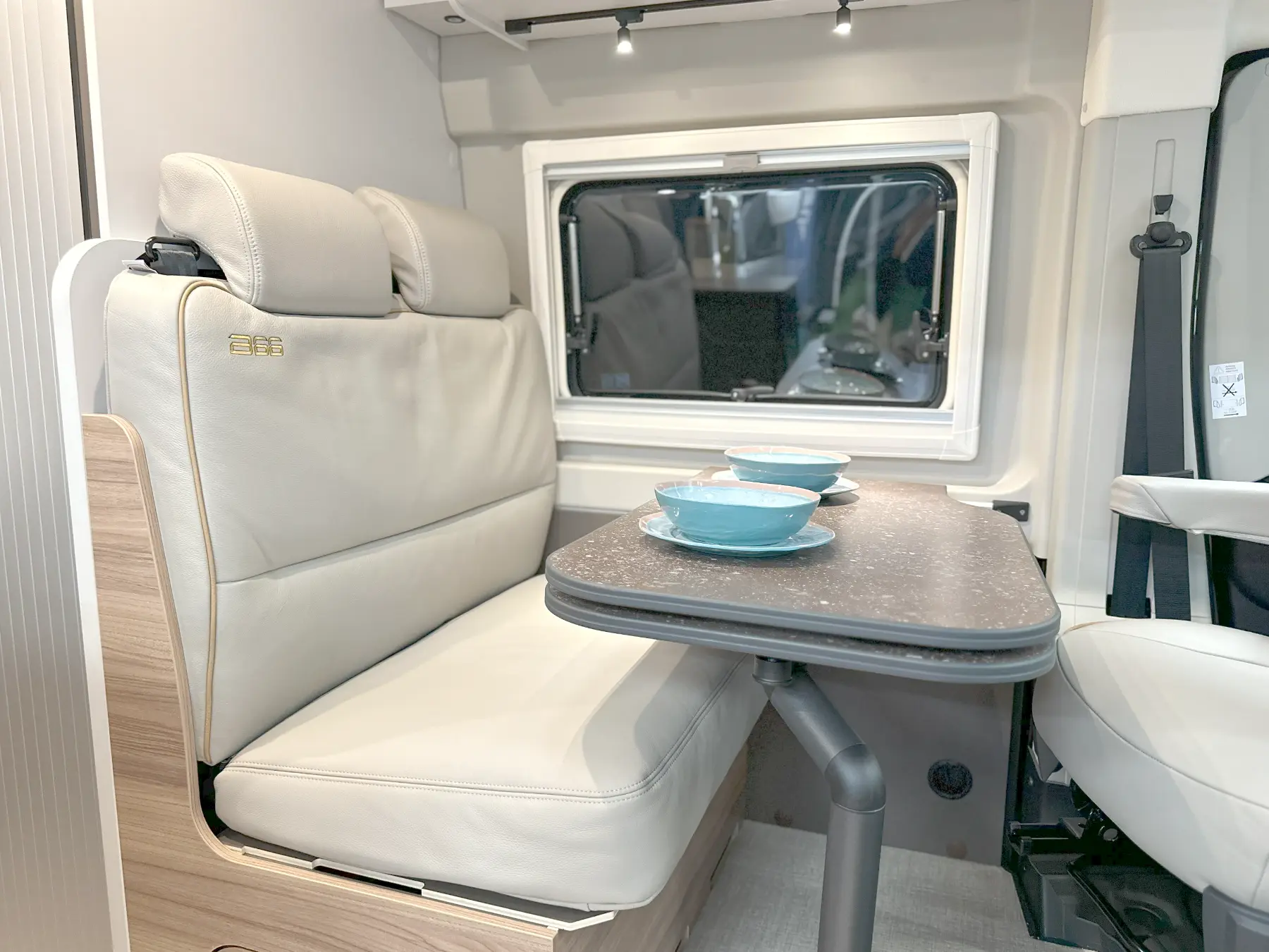 Burstner B66 600 C Pop-Top B66 Lounge