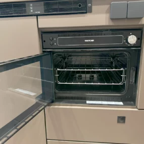 B66 600 C Pop-Top B66 Thetford Oven