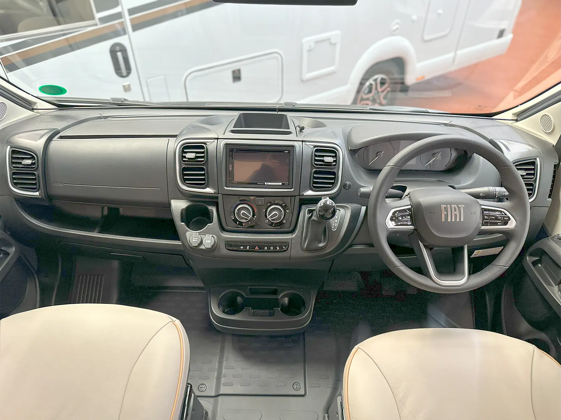 B66 600 C Pop-Top Dashboard