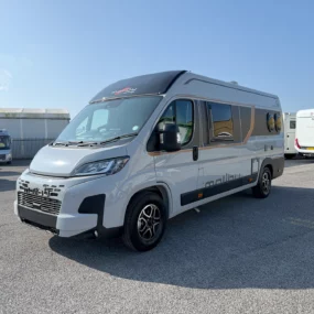 Malibu Diversity 640 LE K GT Skyview Exterior Right Front Side