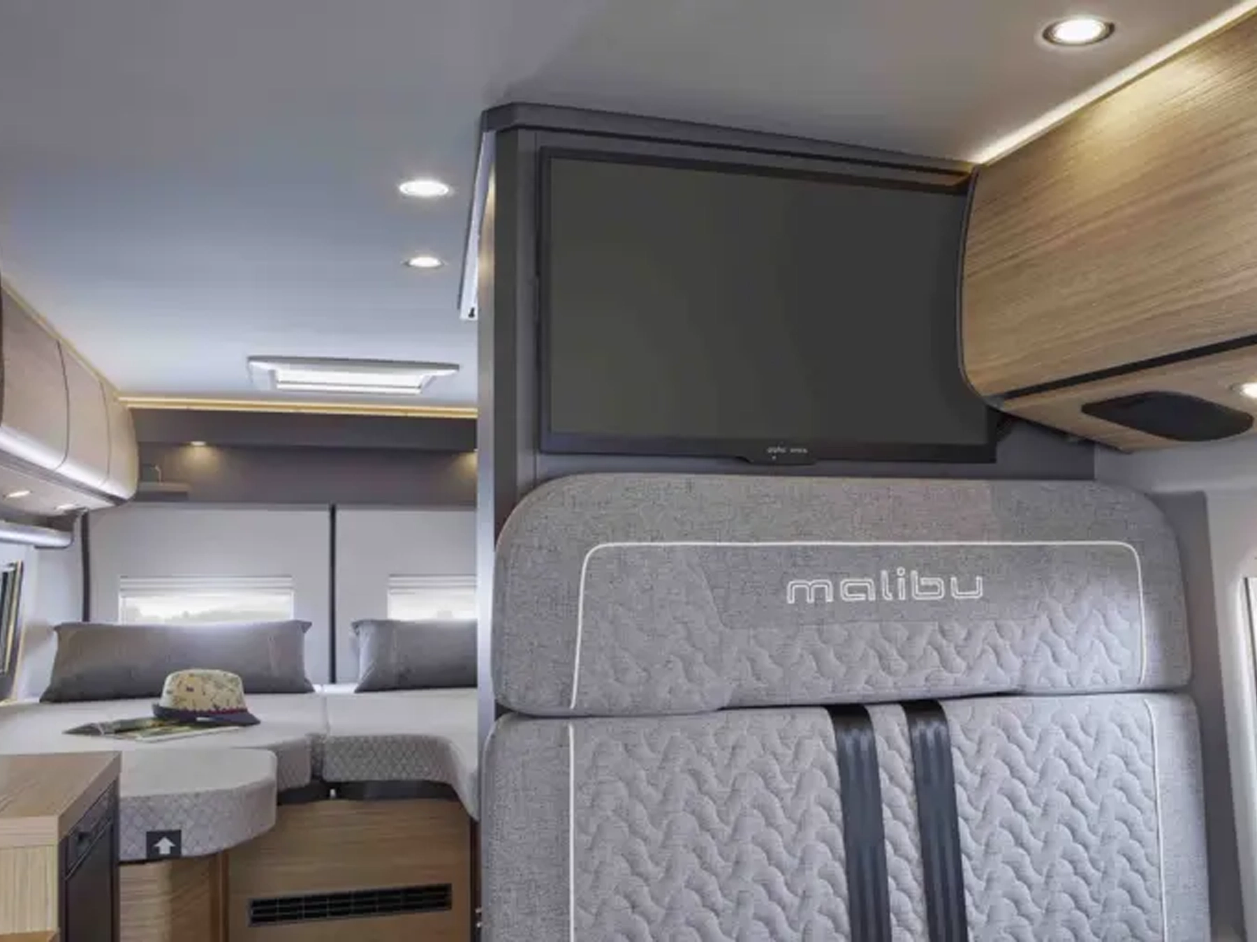 Malibu Diversity 640 GT Skyview Charming Campervan - Interior TV