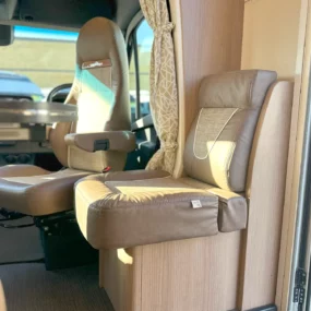 Carthago C-Tourer T 143 LE S Side Seat