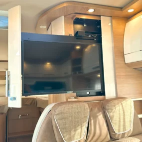 Carthago C-Tourer T 143 LE S TV Lounge Area