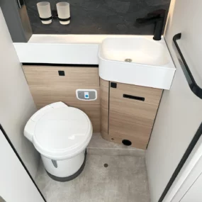 Hymer B-MC T 680 Bathroom