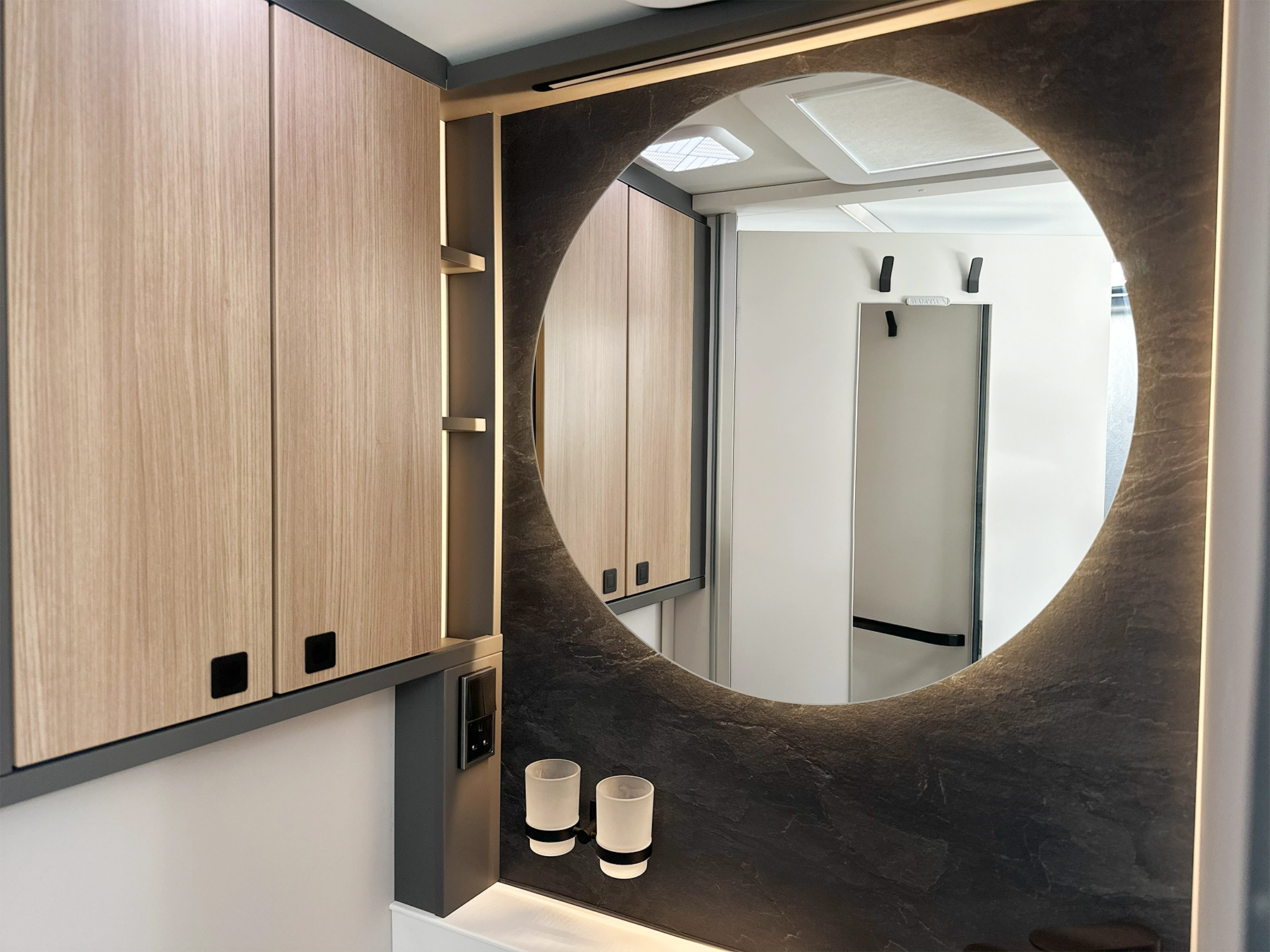 Hymer B-MC T 680 Bathroom Cabinet & Mirror