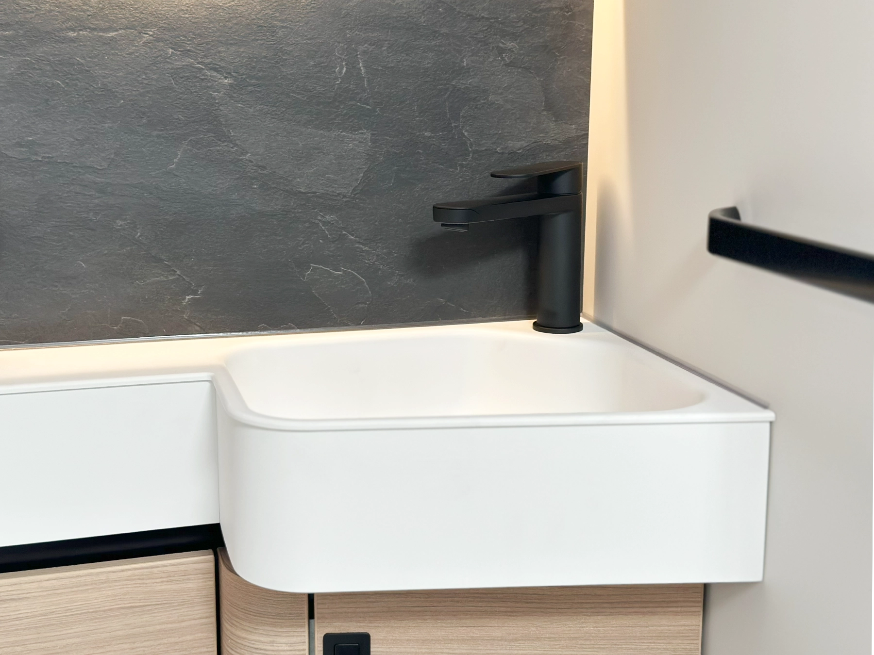 Hymer B-MC T 680 Bathroom Sink