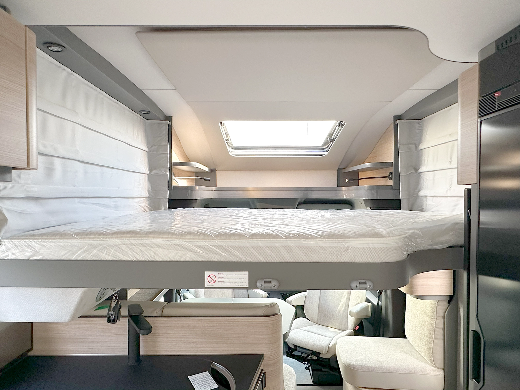 Hymer B-MC T 680 Dropdown Bed