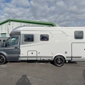 Hymer B-MC T 680 Exterior Left Side