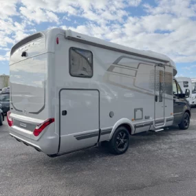 Hymer B-MC T 680 Exterior Rear Right Side