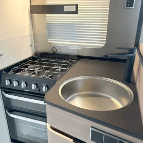 Hymer B-MC T 680 Kitchen Worktop Sink & Hob