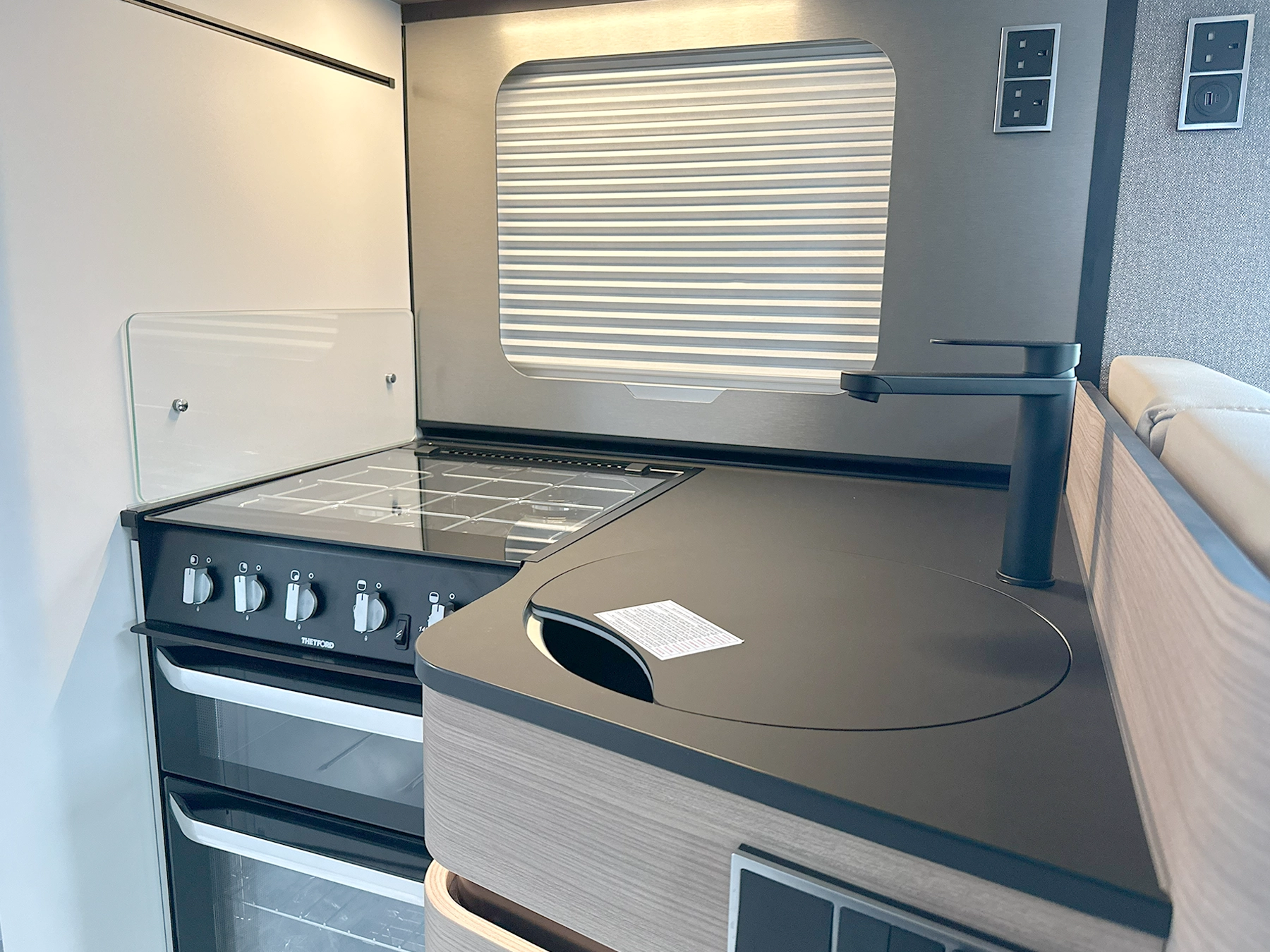 Hymer B-MC T 680 Kitchen Worktop