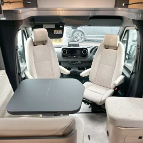 Hymer B-MC T 680 Lounge Area