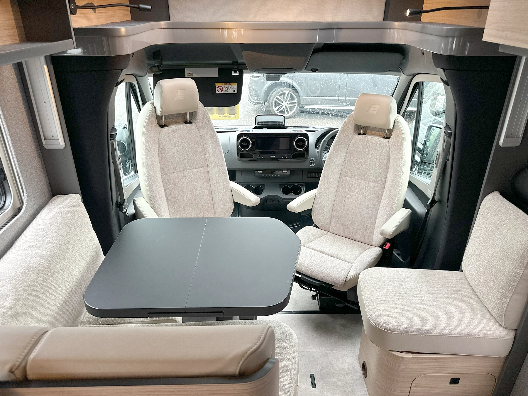 Hymer B-MC T 680 Lounge Area