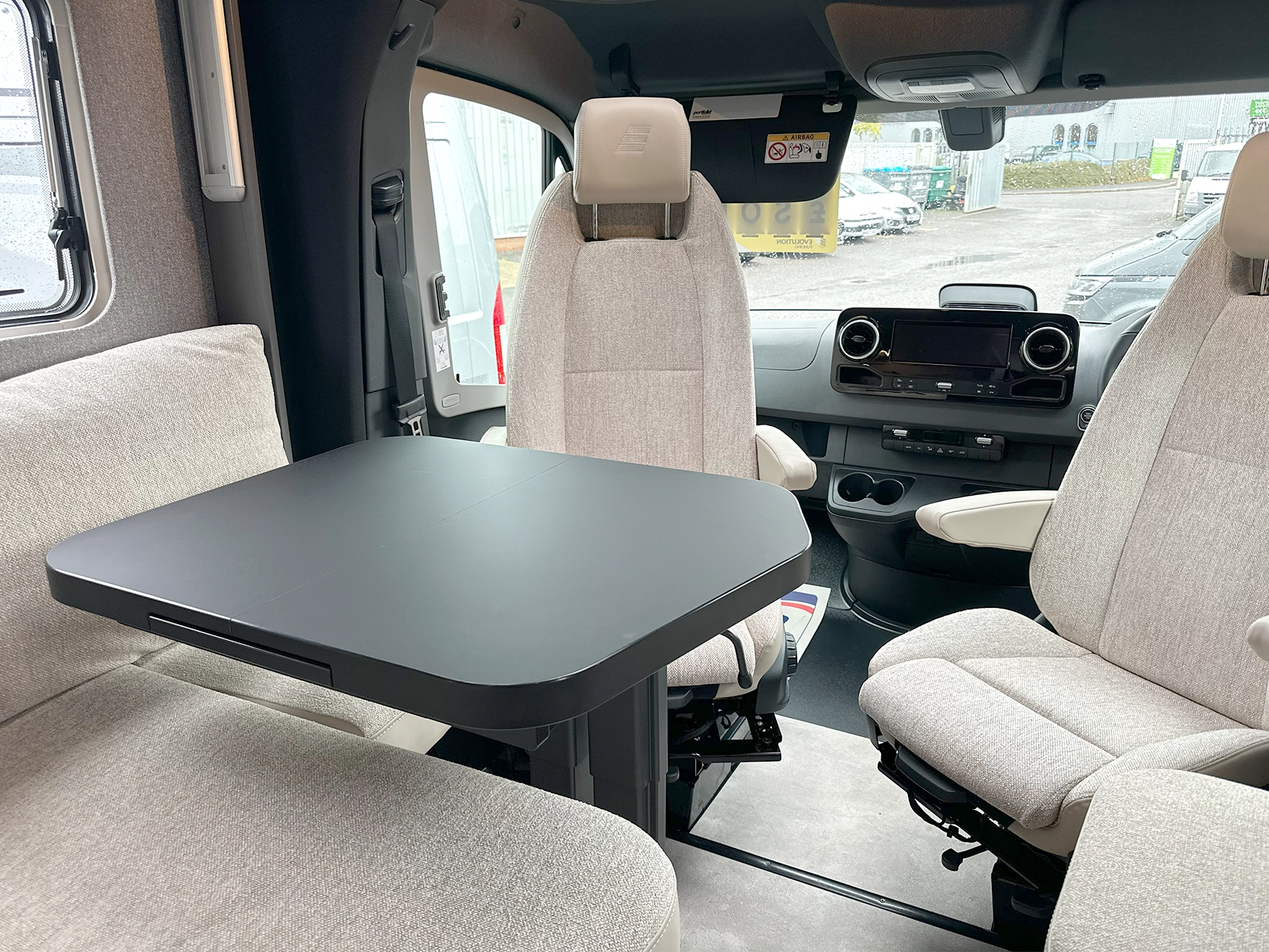 Hymer B-MC T 680 Lounge Area