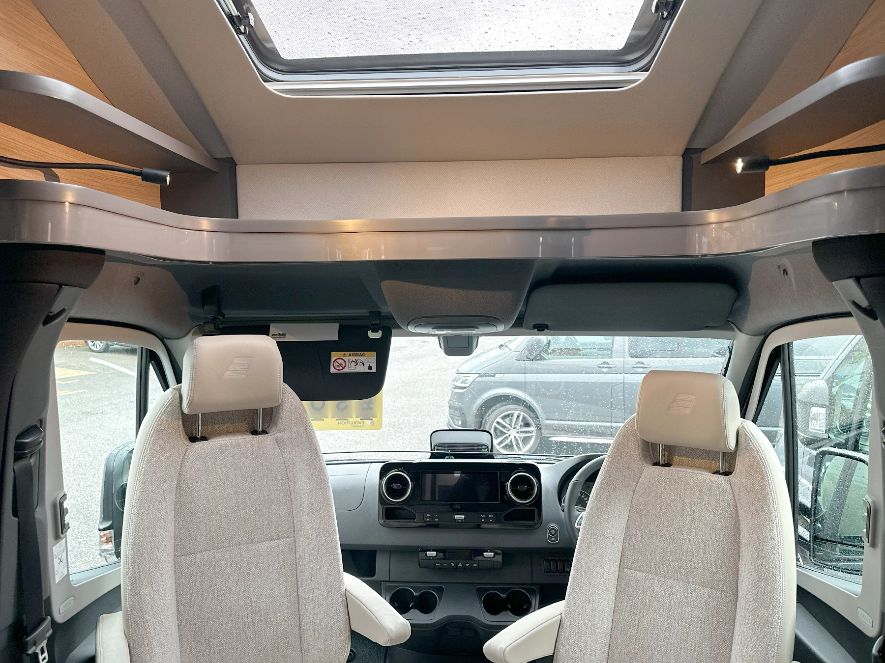 Hymer B-MC T 680 Over Cab Storage