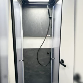 Hymer B-MC T 680 Shower