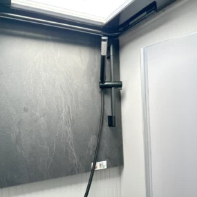 Hymer B-MC T 680 Shower