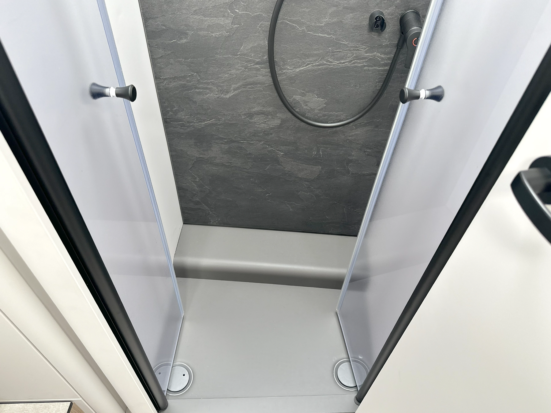 Hymer B-MC T 680 Shower Floor