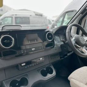 Hymer B-MC T 680 Steering Wheel & Multimedia System