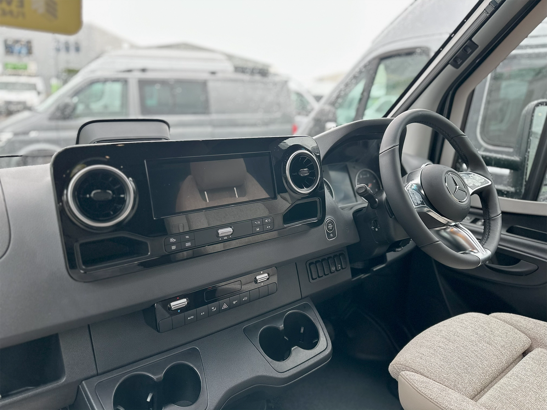 Hymer B-MC T 680 Steering Wheel & Multimedia System