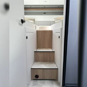 Hymer B-MC T 680 Steps To Bed