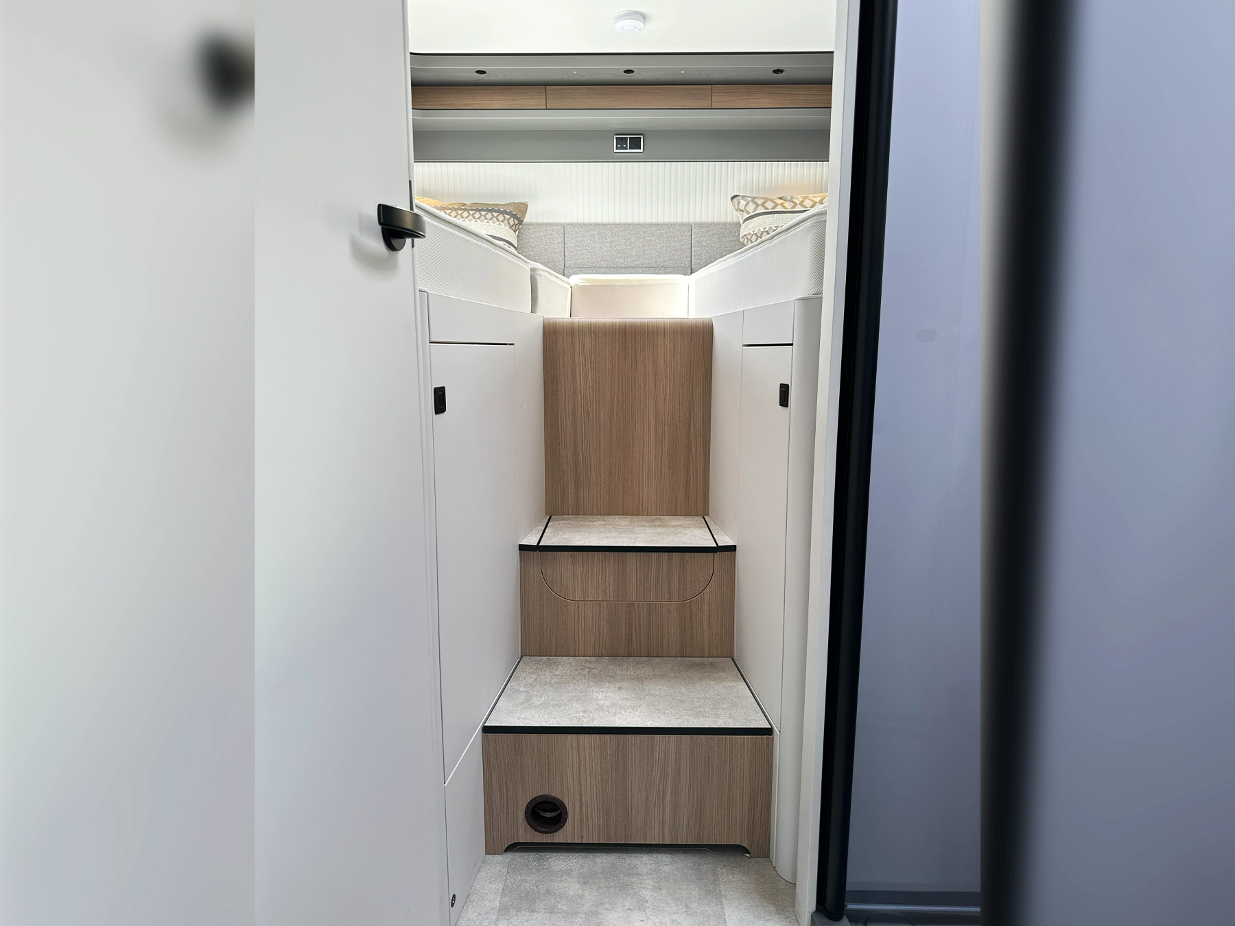 Hymer B-MC T 680 Steps To Bed