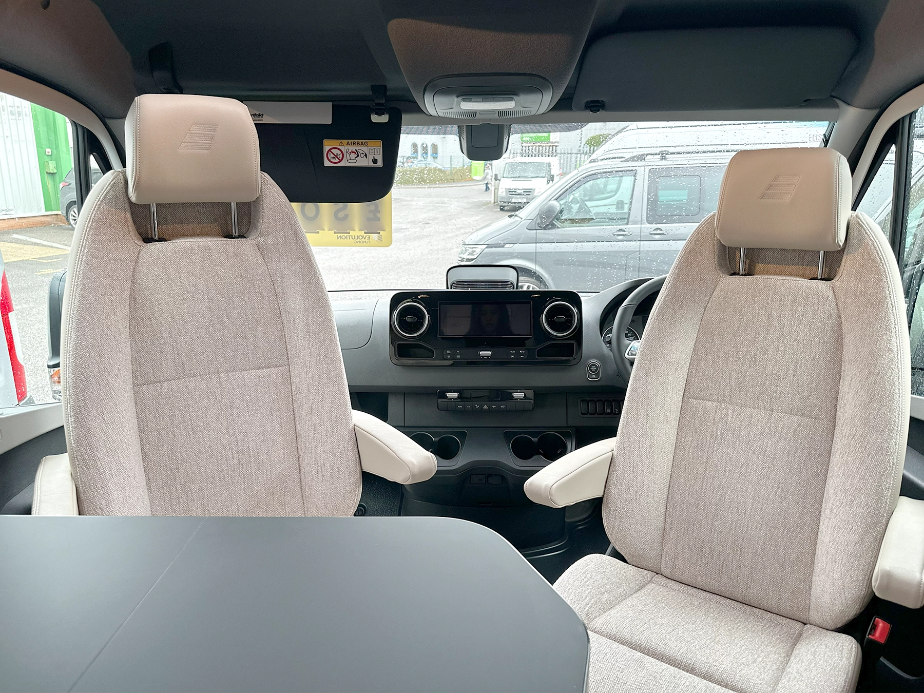 Hymer B-MC T 680 Swivel Cab Seats