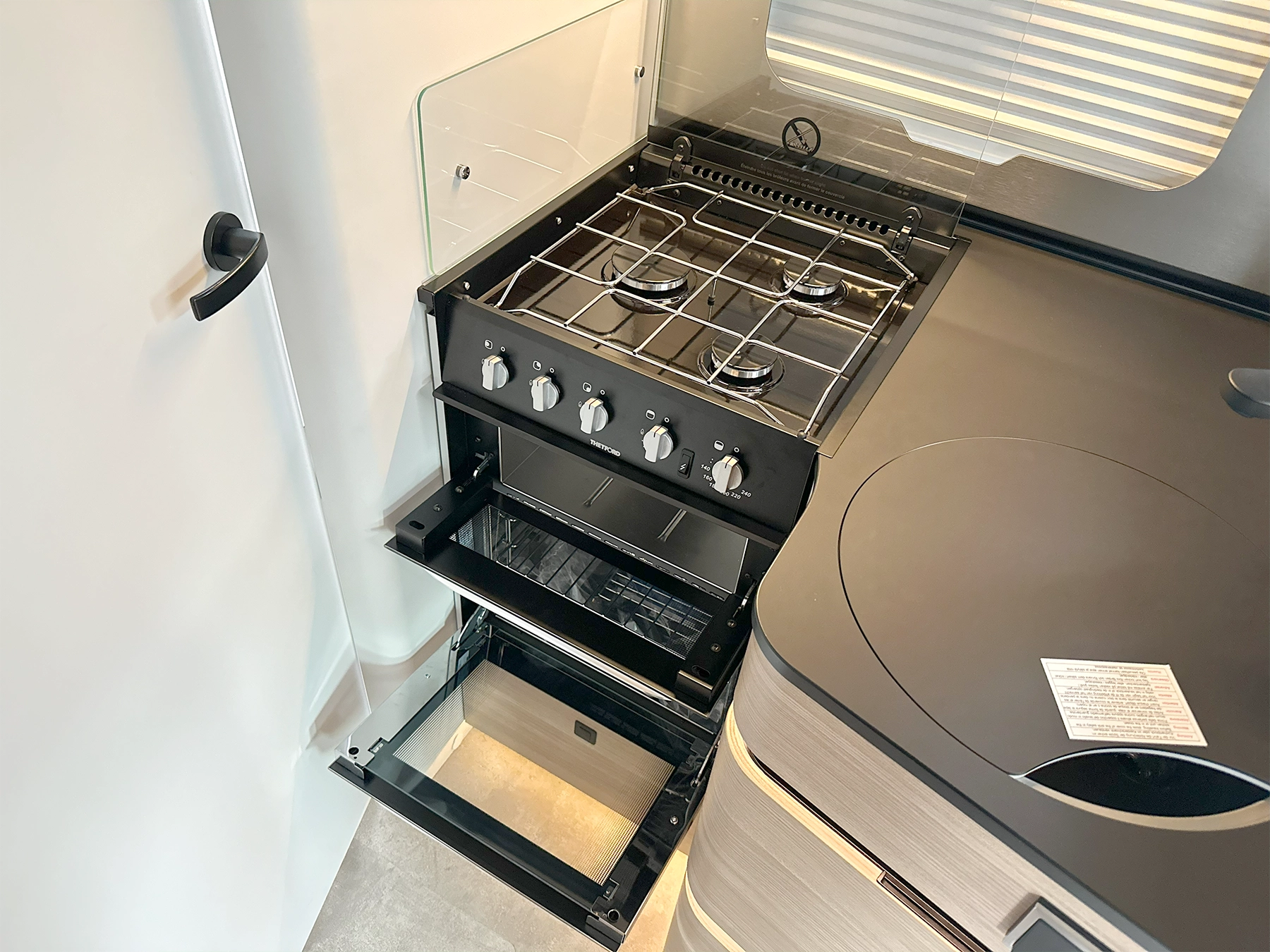 Hymer B-MC T 680 Thetford Oven & Hob