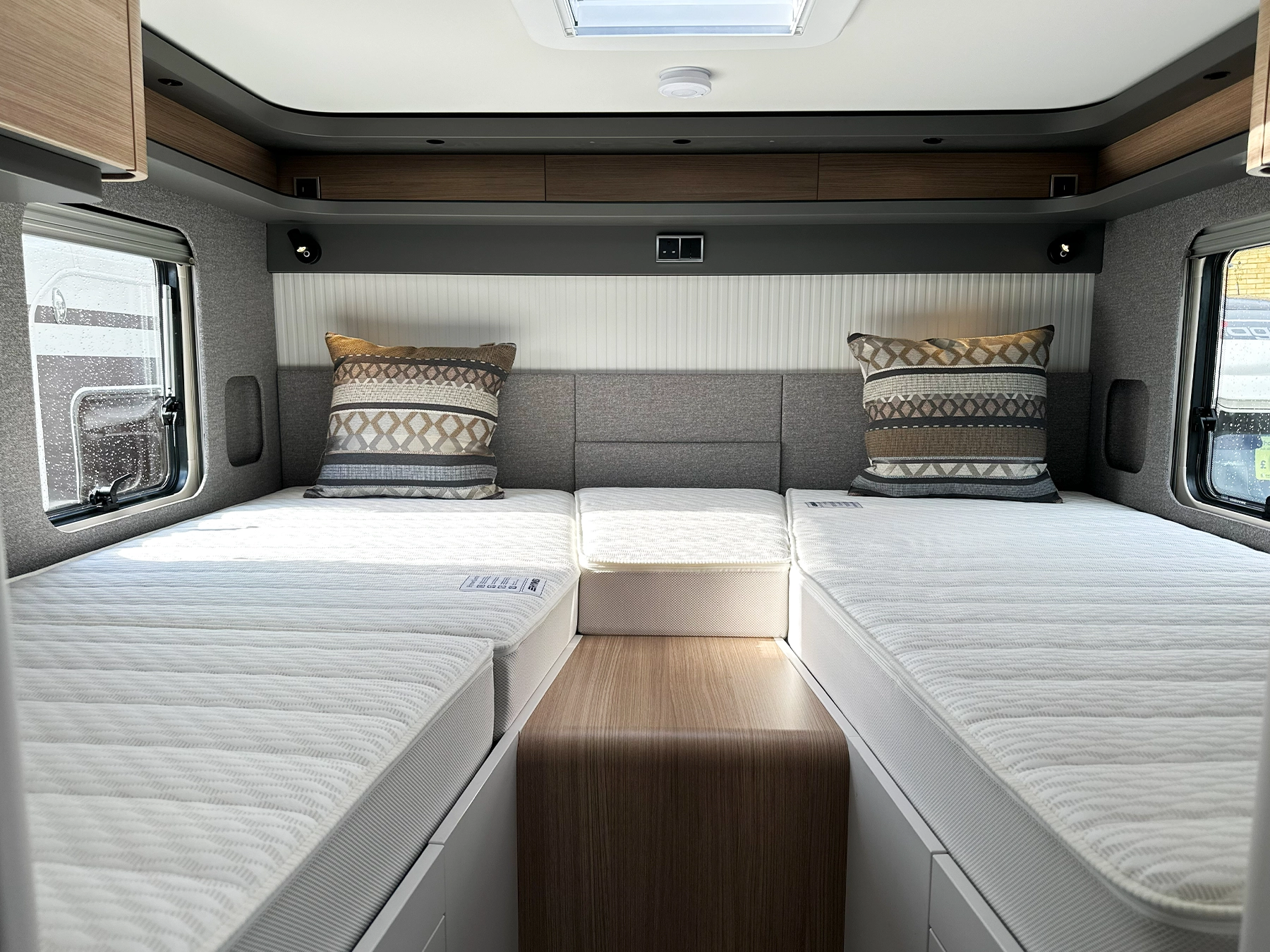 Hymer B-MC T 680 Twin Single Rear Bed