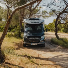 Hymer B-MC T 680 Motorhome - Exterior Front Lifestyle Trees