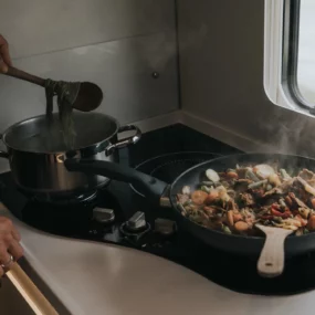 Hymer B-ML T 780 Blackline Motorhome - Kitchen Cooking
