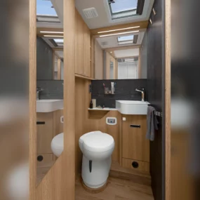 Hymer B-ML T 780 Blackline Motorhome - Washroom Toilet
