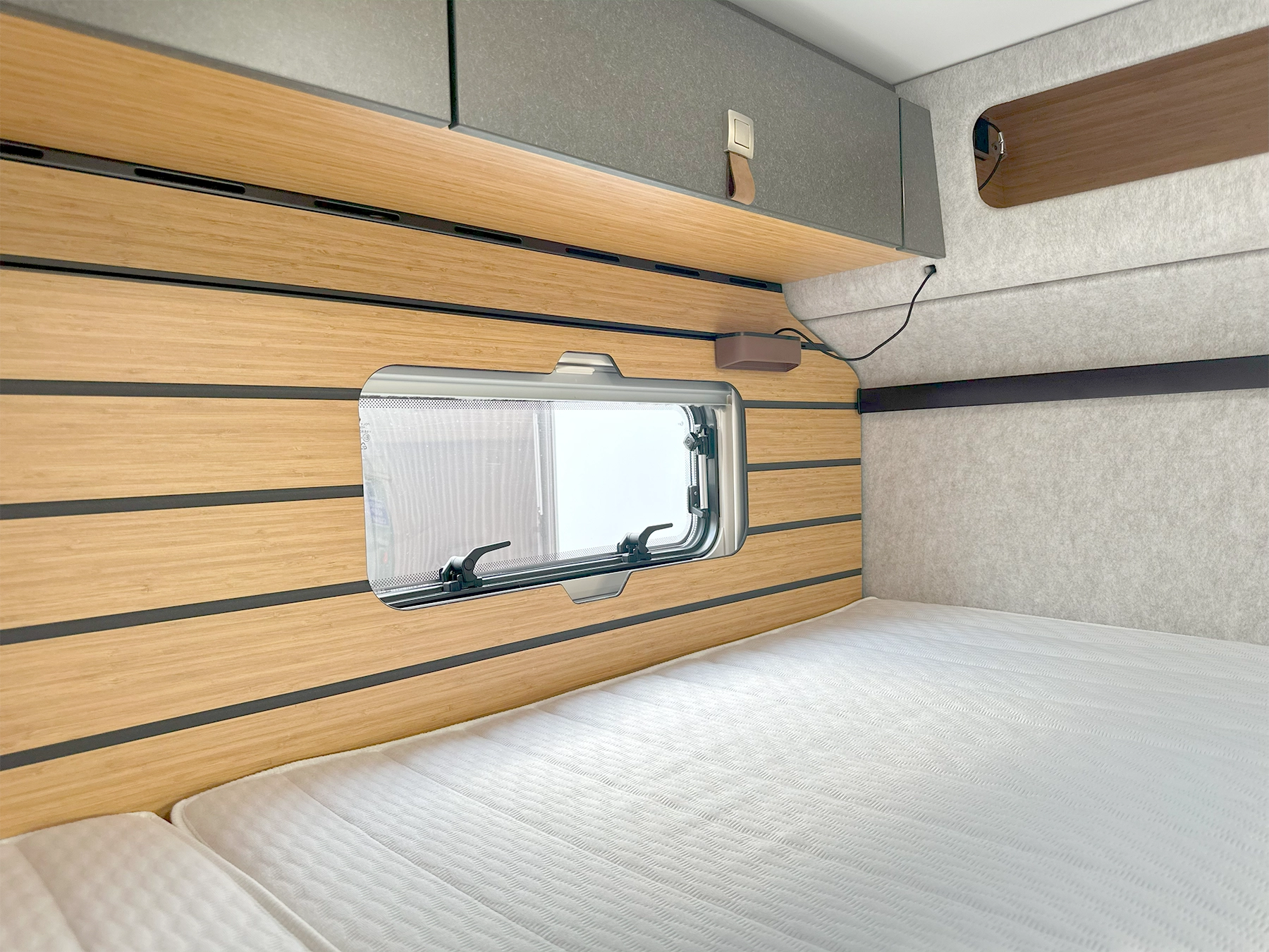 Hymer ML-T 570 Xperience Bedroom Window