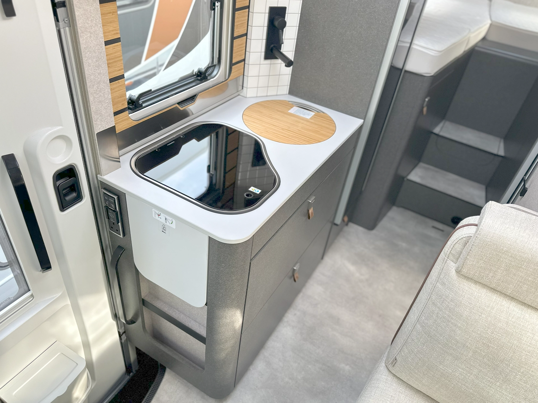Hymer ML-T 570 Xperience Kitchen Area