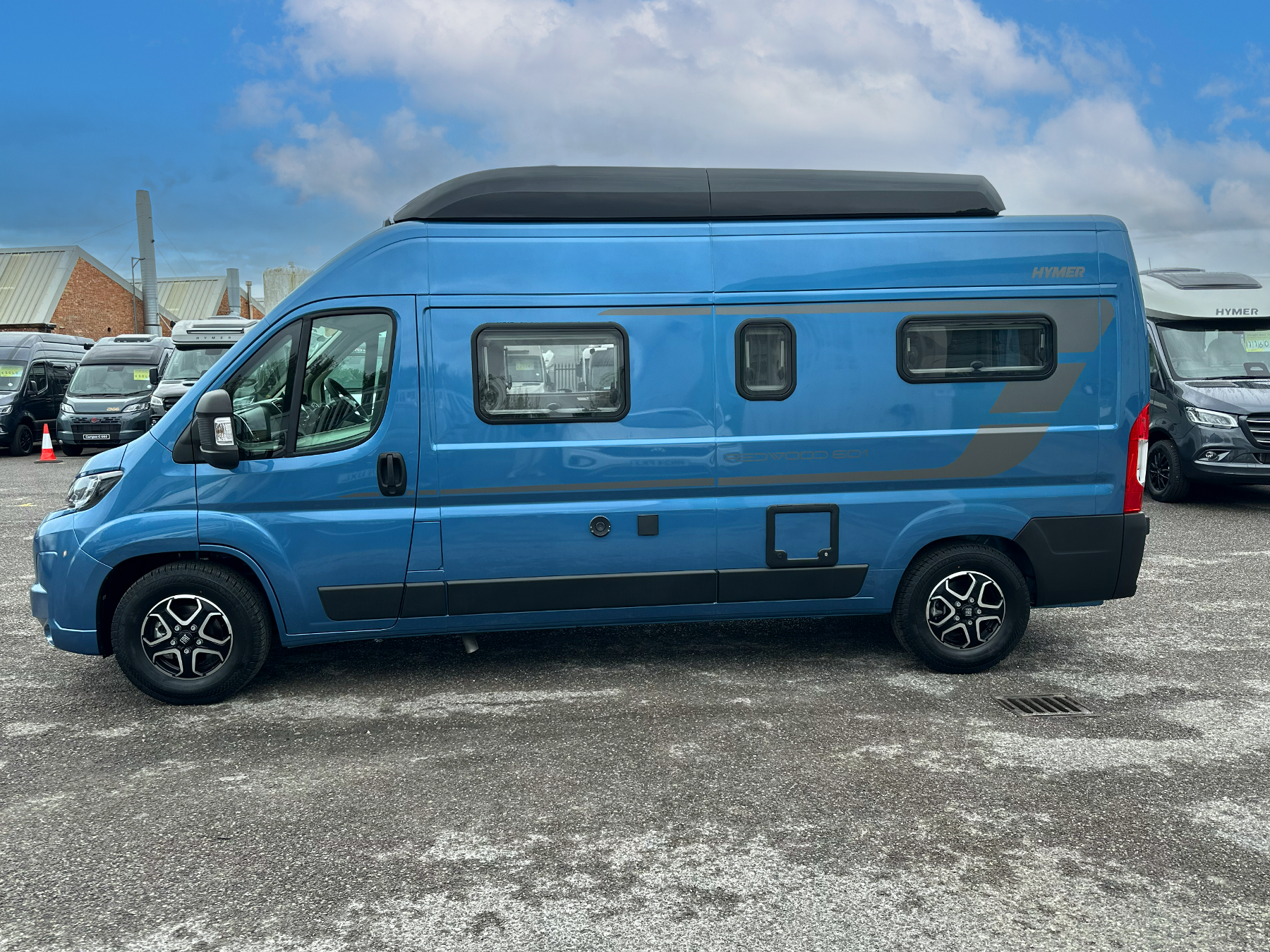 Hymer Redwood 601 Sport Pop Top Right Side